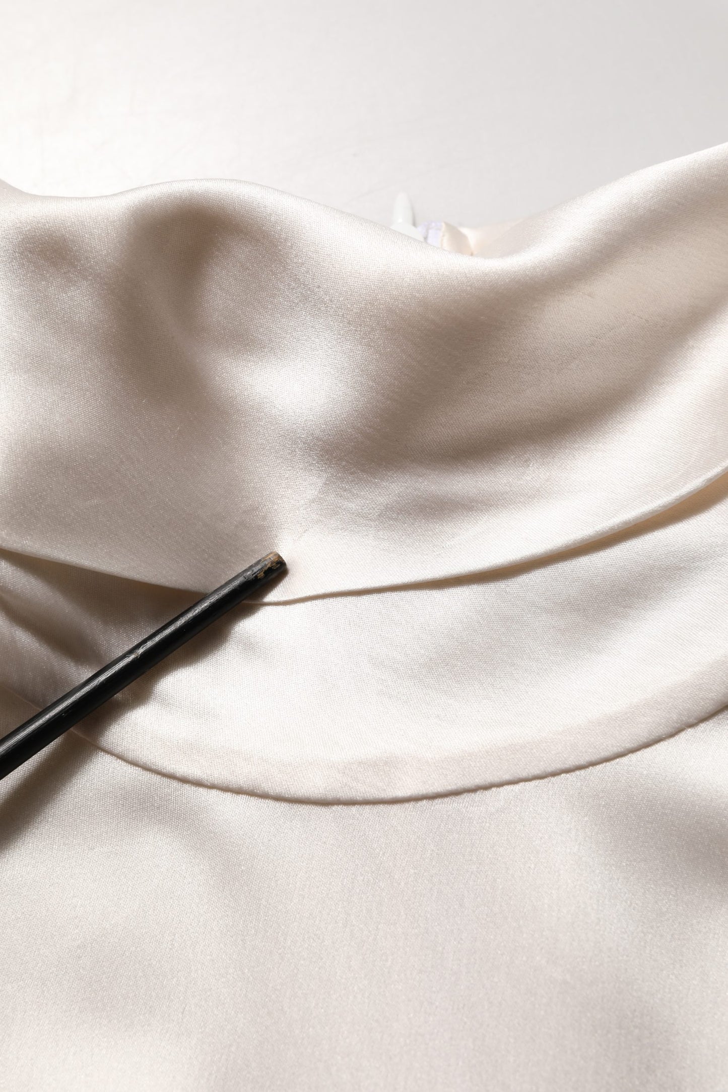White Silk Long Sleeves Turtleneck Sweater