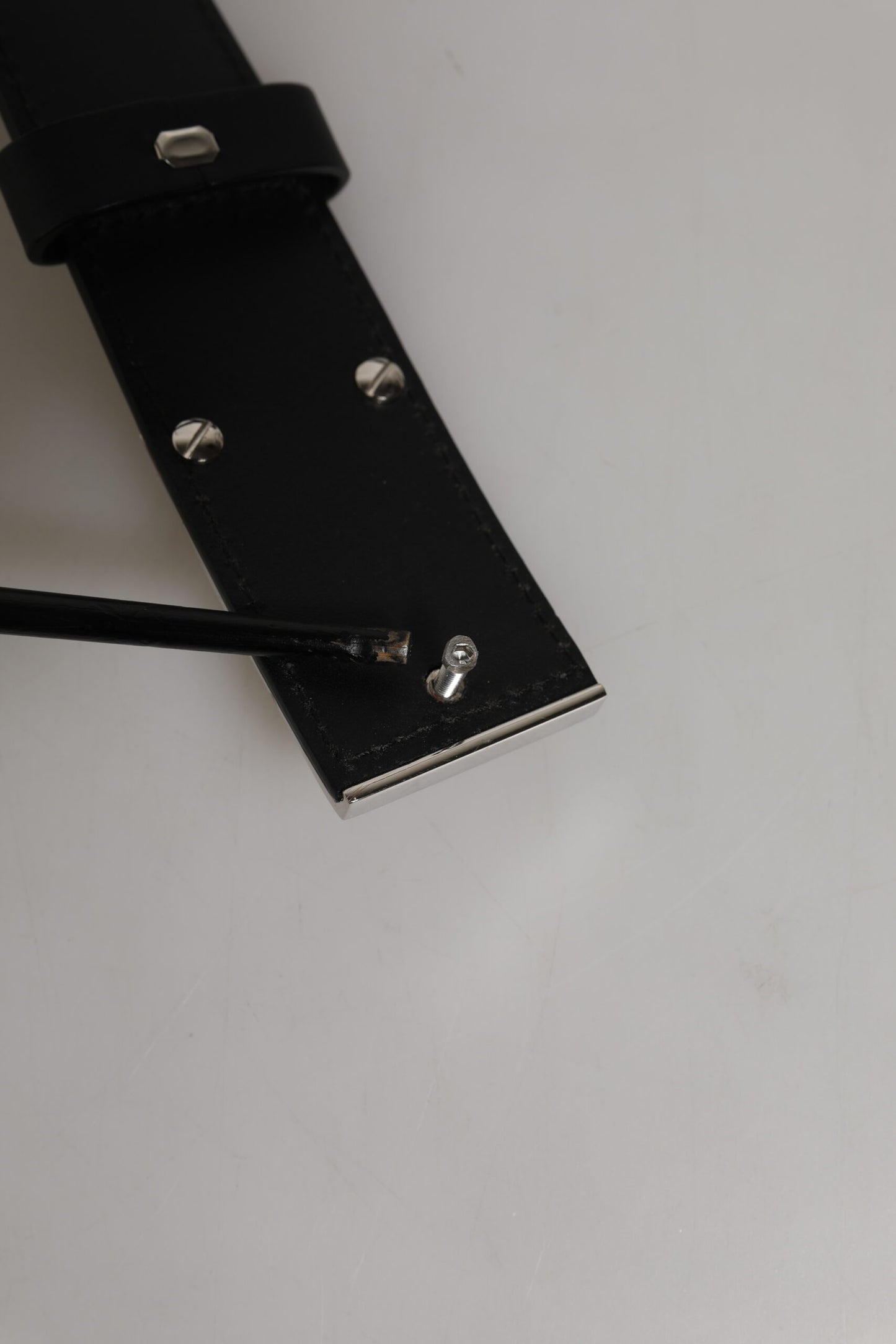 Black Leather Classic Metal Logo Buckle Belt